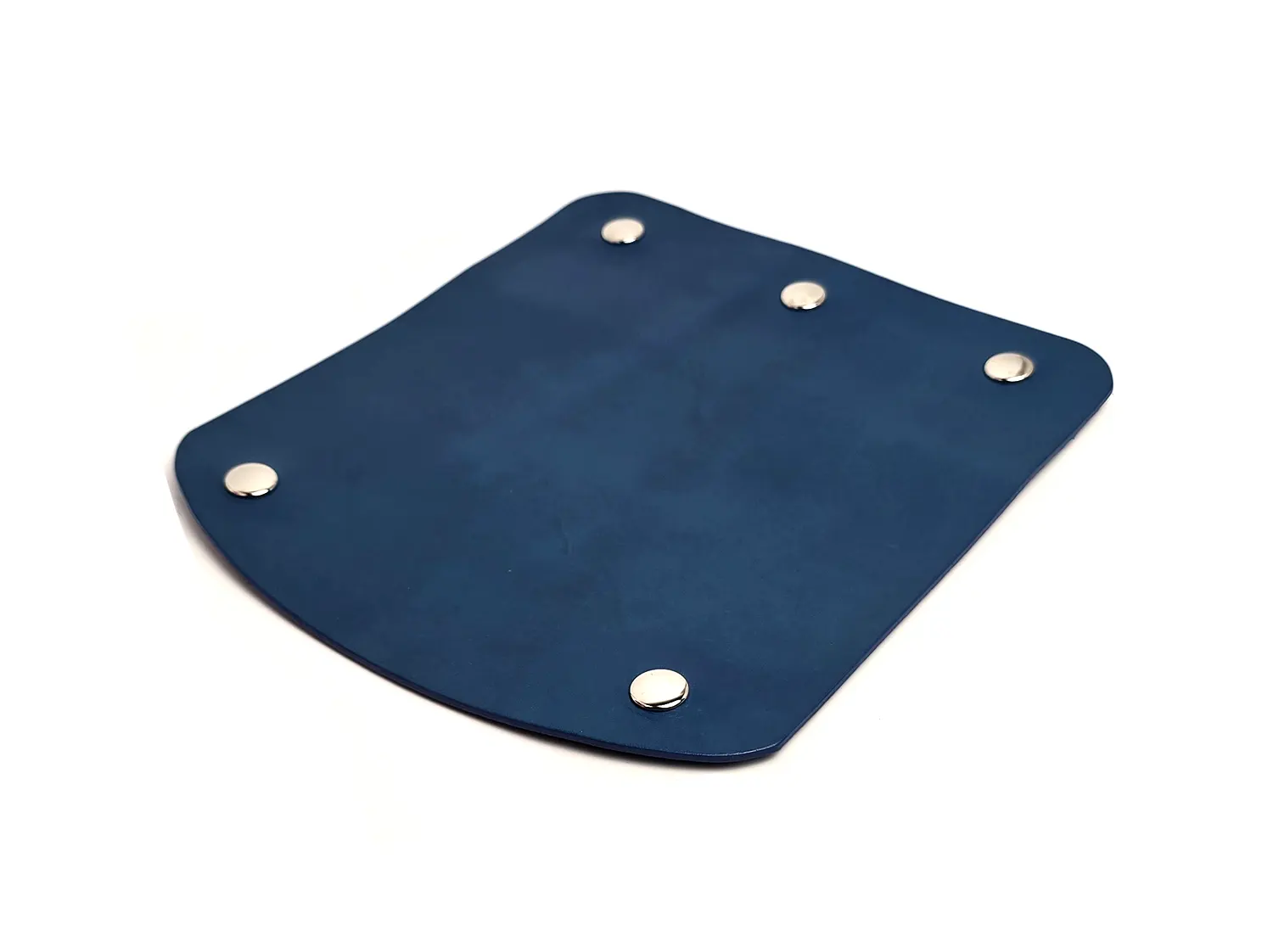 Tapa azul redondeada de cuero para bolso Suidade hecha a mano en Galicia